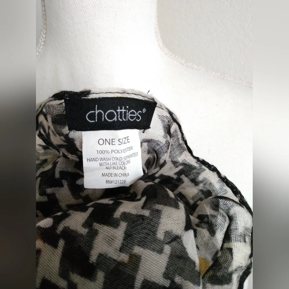 Chattie's Floral Print Infinity Scarf Circle Loop Black White Houndstooth